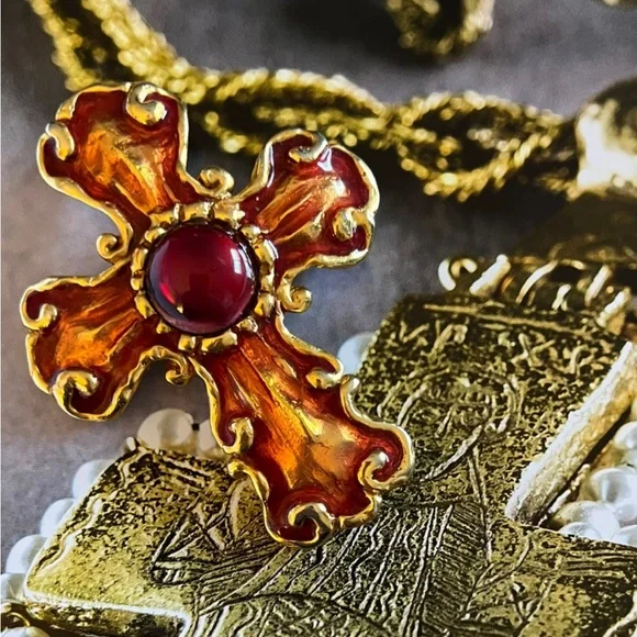 Christian Lacroix Vintage Brooch Pendant w Cabochon Center necklaces included - Picture 4 of 8